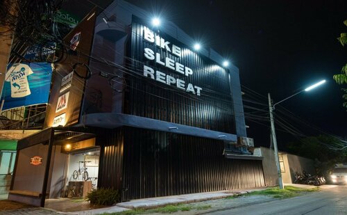 Bike Sleep Repeat Hostel - Adults Only, Забронировать Хостел Чиангмай провинция Чианг Май