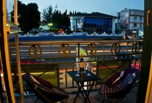 Jesiwa B's Little Palace, Book Hotel Hoteller i Greater Accra med parkering, Parkering