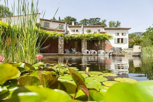 Chambres d'Hôtes Mas La Jaïna, Book Pension Hoteller i Rhône-Alps med parkering, Parkering