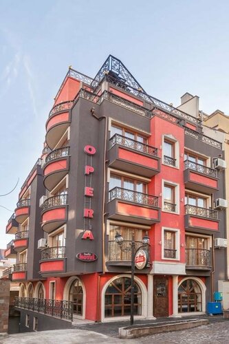 Семеен Хотел Опера / Hotel Opera, Забронировать Отель Отели Бургас с парковкой, Парковка