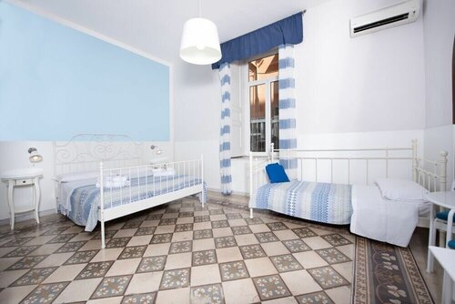 Napoli Experience, Buchen Sie Hotel Plebiscito Neapel