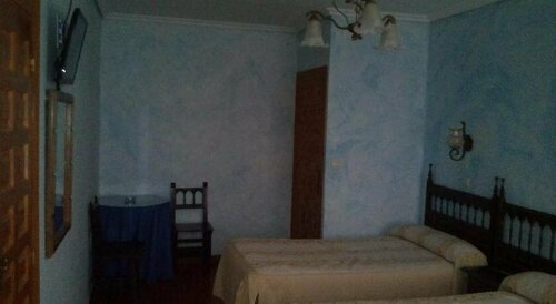 Hostal Bellas, Забронировать Хостел Авила Провинция Авила, рядом с Церковь Святого Иоанна Крестителя