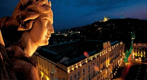 A&H PRIVILÈGE Lyon Est - Saint Priest Eurexpo, Book Hotel Hoteller i Rhône-Alps med parkering, Parkering
