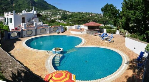 Hotel Residence Villa Teresa, Забронировать Отель Отели Казамиччола Терме с парковкой, Парковка