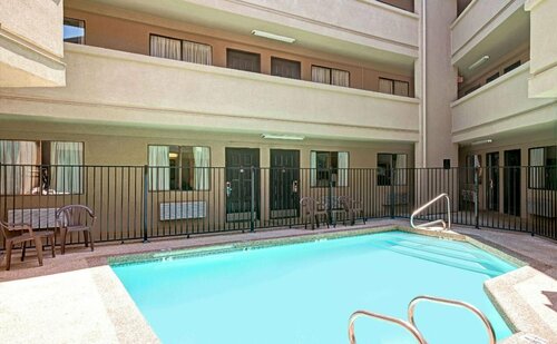 Travelodge by Wyndham Sacramento / Rancho Cordova, Buchen Sie Hotel Rancho Cordova Kalifornien