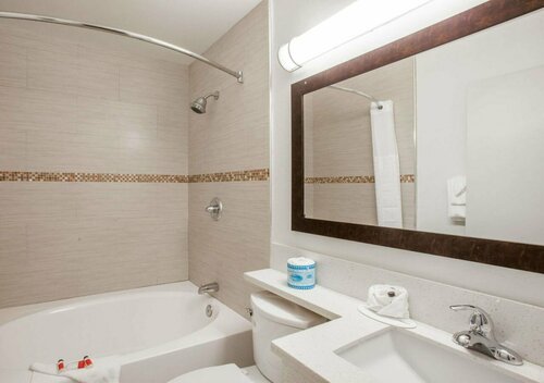 Days Inn by Wyndham Orange Anaheim, Забронировать Отель Ориндж округ Ориндж