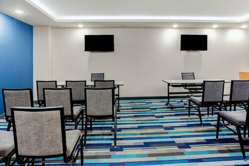 La Quinta Inn & Suites by Wyndham San Antonio Alamo City, Book Hotel Hoteller i Bexar County med parkering, Parkering
