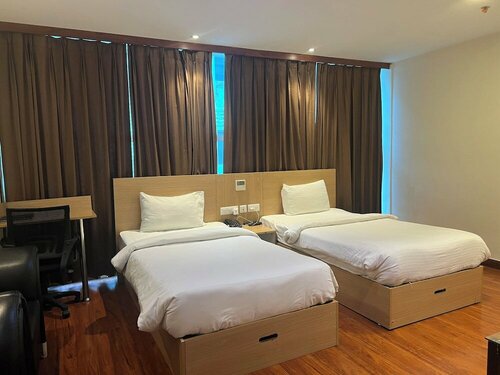Hyphen Business Hotel, Забронировать Отель Отели Нойда с завтраком, Завтраки