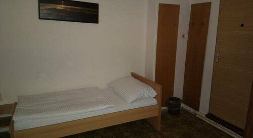 Hostel 4 U - Dolni Chabry, Reserva ahora Albergue Praga 