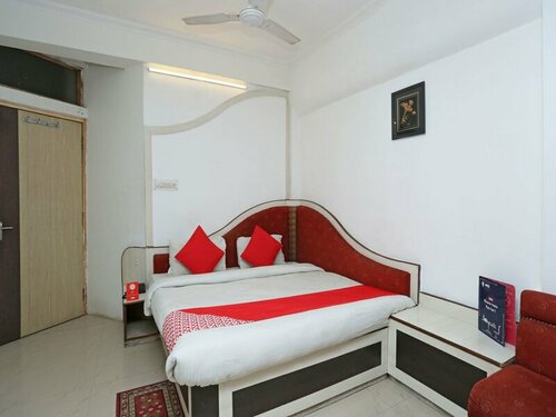 OYO 4406 Hotel Arya Palace, Забронировать Отель Бхопал штат Мадхья-Прадеш