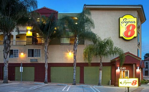 Super 8 by Wyndham Los Angeles Downtown, Забронировать Отель Лос-Анджелес Большой Лос-Анджелес, рядом с Studio for Southern California History