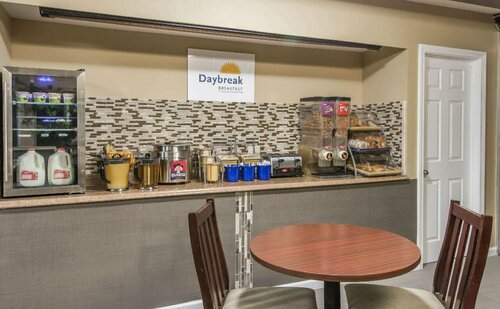 Days Inn by Wyndham Vernon, Забронировать Отель Отели Вернон с парковкой, Парковка