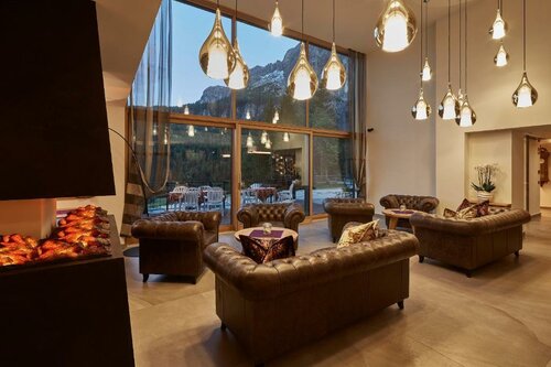 Mountain Hotel Mezdì, Забронировать Отель Отели Кольфоско с парковкой, рядом с Гондольный подъёмник Колфоско (нижняя станция), Парковка