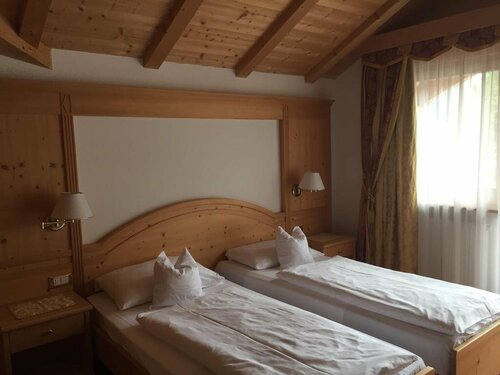 Garni Franca b&b, Забронировать Отель Отели и гостиницы Сельва-ди-Валь-Гардена, рядом с Risaccia II, Отель
