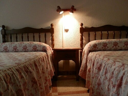 Hostal San Poul, Забронировать Хостел Консуэгра Toledo Province, рядом с Ветряные мельницы на холме Кальдерико