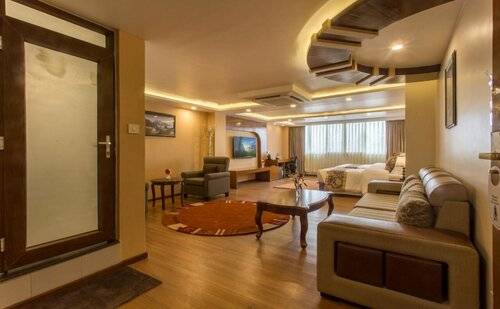 Yatri Suites and Spa, Забронировать Курортный отель Отели Катманду с завтраком, рядом с Narayanhiti Palace Museum, Завтраки