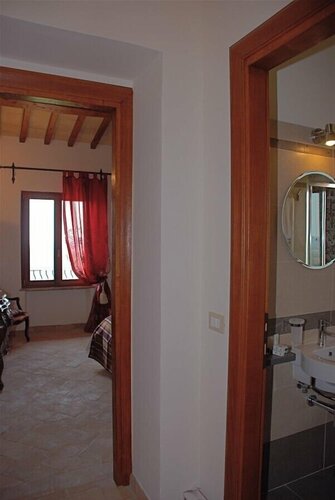 Tenuta San Savino delle Rocchette, Забронировать Фермерский дом Фермерские дома Фьяно-Романо, Фермерский дом