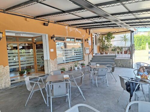 Hotel Restaurante Casa Grande, Забронировать Отель Отели Баса с завтраком, рядом с Арабские бани Марсуэла, Завтраки