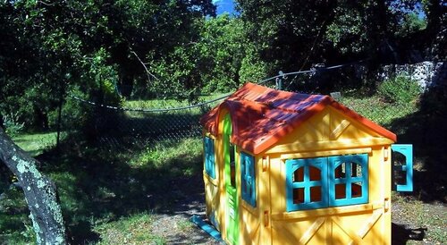 LES Gites D'ardaillers, Book Hotel Hoteller i Rhône-Alps med parkering, Parkering