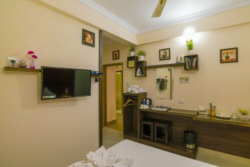 Blue Bell Cochin Airport Hotel, Забронировать Отель Недумбассери 