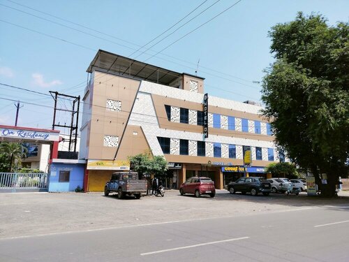 Hotel Om, Varaa Hotelli Hotellit New Delhi pysäköinnillä, Pysäköinti