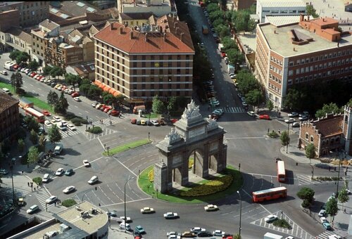 Hotel Puerta de Toledo, Забронировать Апартаменты/квартира Арганзуэла Мадрид, рядом с Станция метро Lavapiés