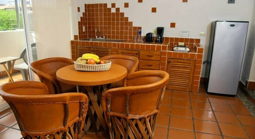 Hotel Eloisa - Near Playa de los Muertos