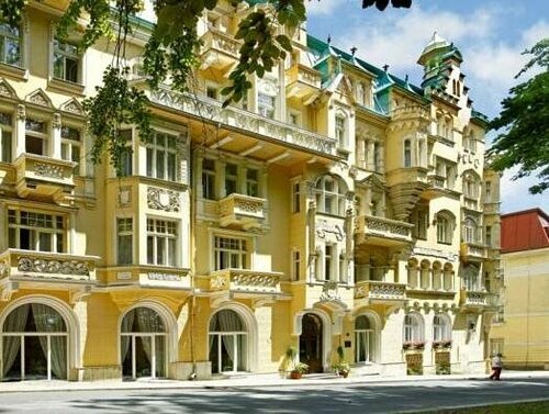 Ensana Svoboda Health Spa Hotel, Забронировать Отель Отели в центре Мареанске-Лазне, в центре, Парковка