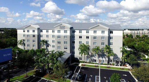 Four Points by Sheraton Fort Lauderdale Airport - Dania Beach, Забронировать Отель Дания-Бич Broward County, рядом с Зал славы и музей Международной ассоциации спортивного рыболовства (IGFA)