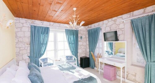 Begonvil Butik Otel by Aliki Alacati, Забронировать Отель «постель и завтрак» Отели Алачаты с бассейном, Бассейн