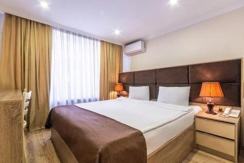 ‪Clover Hotel Baku‬, Забронировать Отель Отели Баку с парковкой, рядом с Площадь Свободы, Парковка