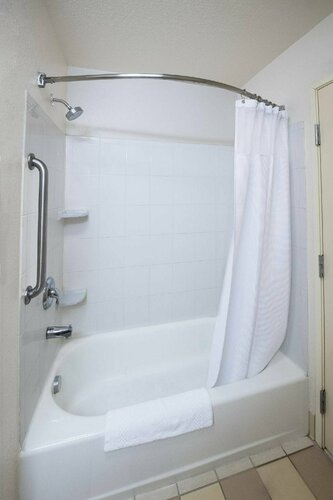 Fairfield Inn & Suites Marianna, Забронировать Отель Отели Панхэндл Флориды с парковкой, Парковка
