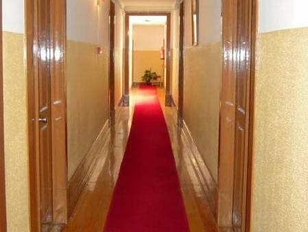 Guesthouse Lusa Atenas, Забронировать Отель Коимбра Бейра-Алта, рядом с Маленькая Португалия