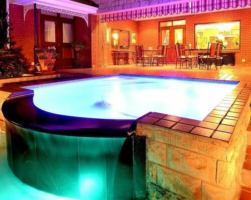 The Woodpecker Inn, Book Pension Garsfontein 