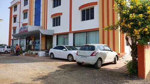 Hotel Sai Ramanand, Varaa Hotelli Hotellit New Delhi pysäköinnillä, Pysäköinti