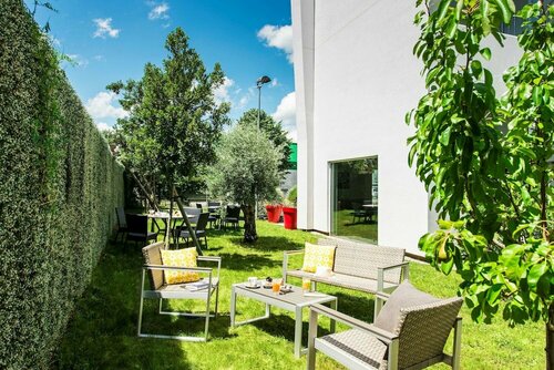 KYRIAD LYON EST - Stadium - Eurexpo, Book Hotel Hoteller i Rhône-Alps med parkering, Parkering