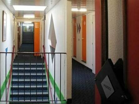 Lemon Hotel - Rouen, Забронировать Отель Отели Верхней Нормандия с парковкой, Парковка