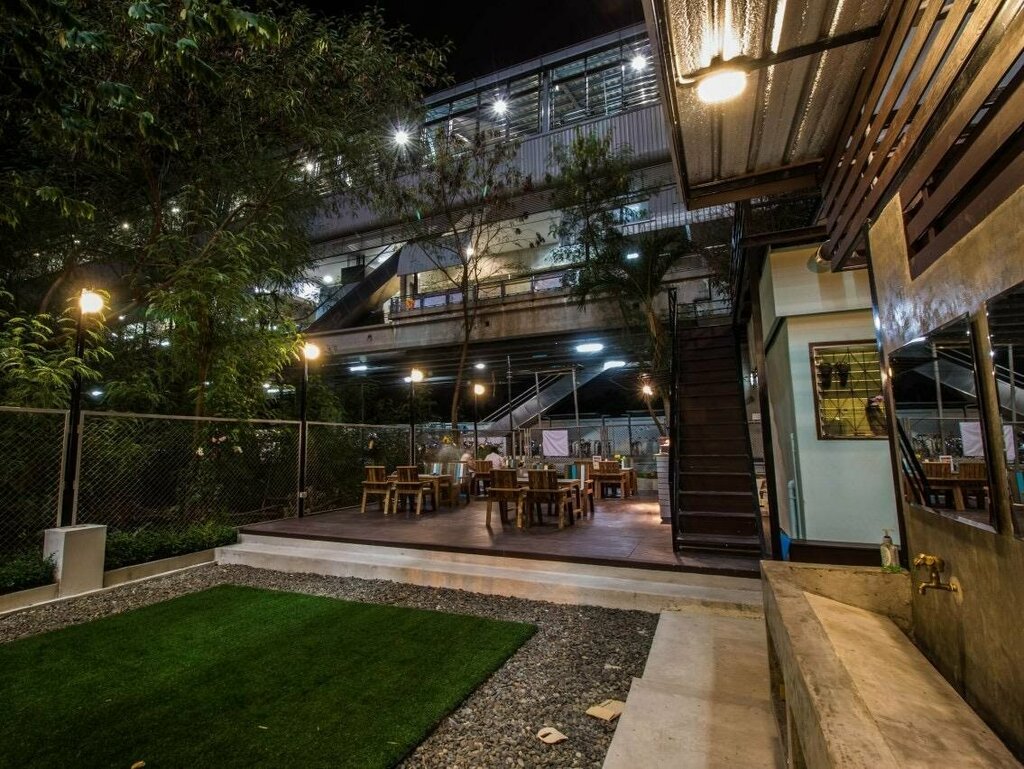 Nang Ta Yon At Ban Thap Chang Hostel