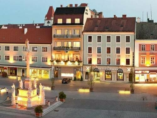 Hotel Zentral, Забронировать Отель Винер-Нойштадт Vienna Alps