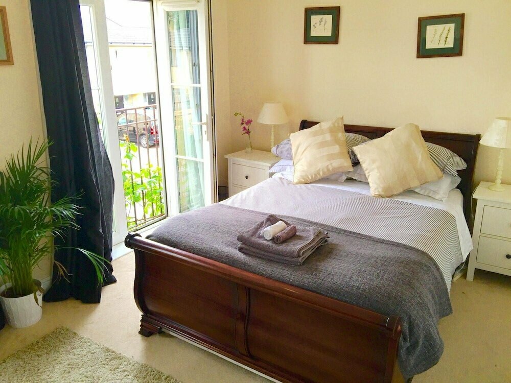 Lynbrook Guest House