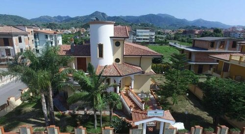 Villa Manno, Забронировать Вилла Отели в центре Барчеллона-Поццо-ди-Готто, в центре