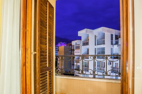 Central Hotel & Restaurant, Забронировать Отель Отели Будванская ривьеры 3 звезды, рядом с Ночной клуб Omnia, 3*