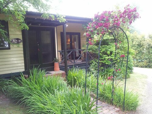 Leafield Cottages, Buchen Sie Hotel Dixons Creek Yarra Riverfront