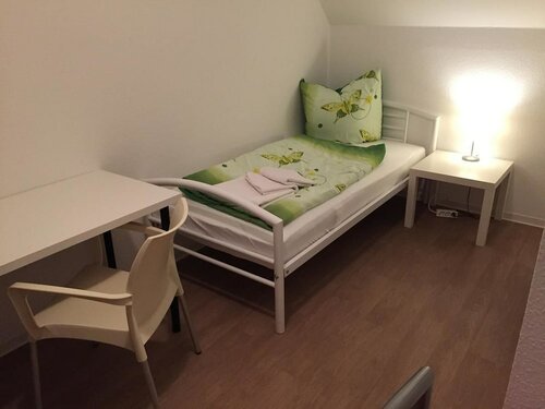 Pension ,,Vier Tore, Reserva ahora Hostal o pensión Nuevo Brandeburgo Distrito de los Lagos de Mecklenburg