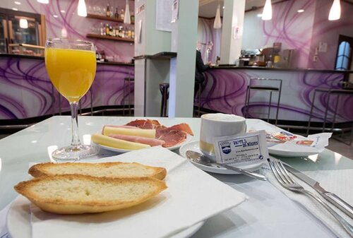 Honest Granada Hotel, Buchen Sie Hotel 3-Sterne-Hotels in Granada, 3*