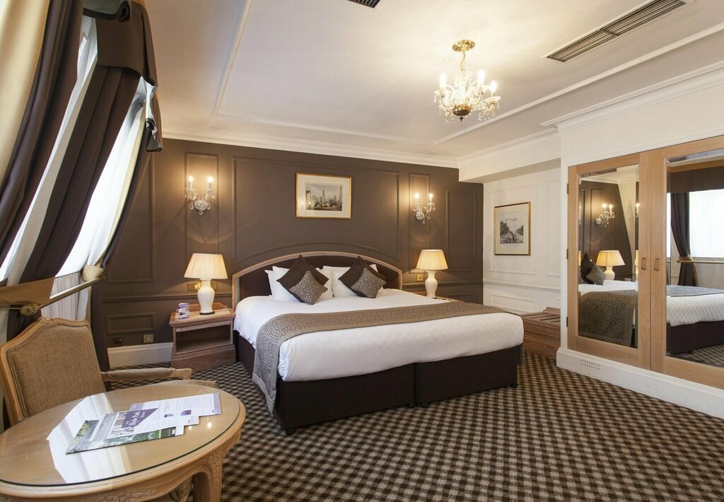 Thistle Hyde Park Hotel