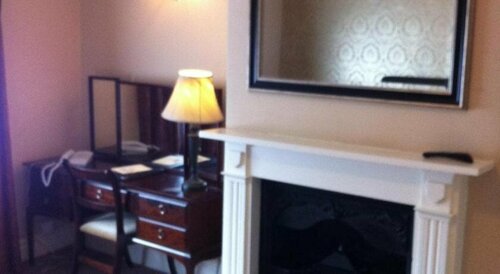 The Old Hall Hotel and Restaurant, Book Hotel Hoteller i North Wales med parkering, Parkering