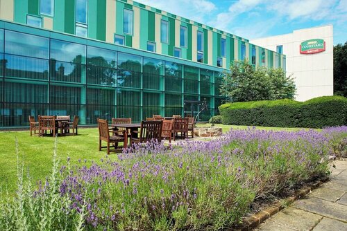 Courtyard by Marriott London Gatwick Airport, Забронировать Отель Отели Исторического графства Суссекса с парковкой, Парковка