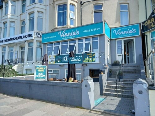 Vinnies Hotel, Забронировать Отель Блэкпул Ланкашир, рядом с Стадион футбольного клуба «Блэкпул»