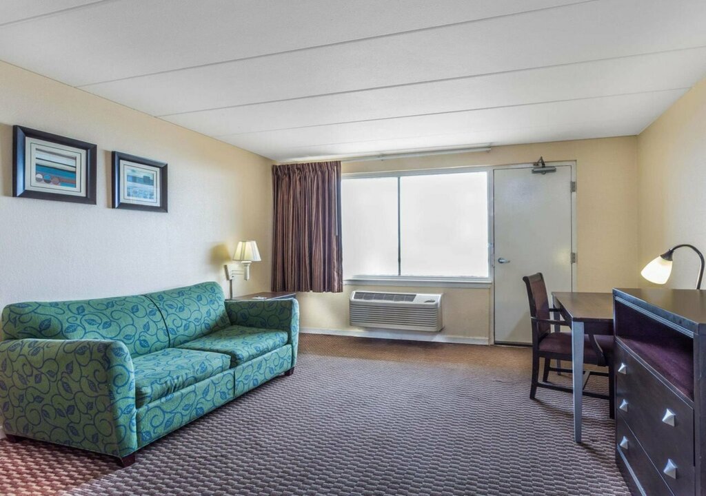 Travelodge by Wyndham Suites Virginia Beach Oceanfront